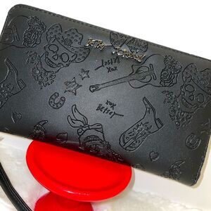 BETSEY JOHNSON Black Cowboy Skulls Boots Guitars‎ RODEO Wristlet Wallet …